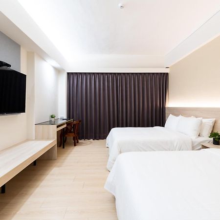 Etung Hotel Taichung Bagian luar foto