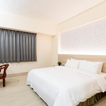 Etung Hotel Taichung Bagian luar foto