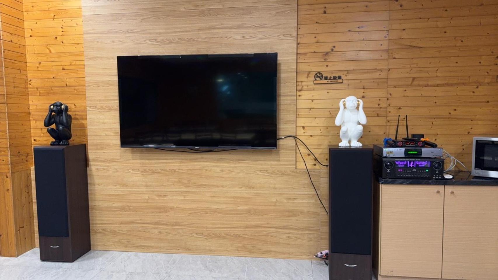 Etung Hotel Taichung Bagian luar foto