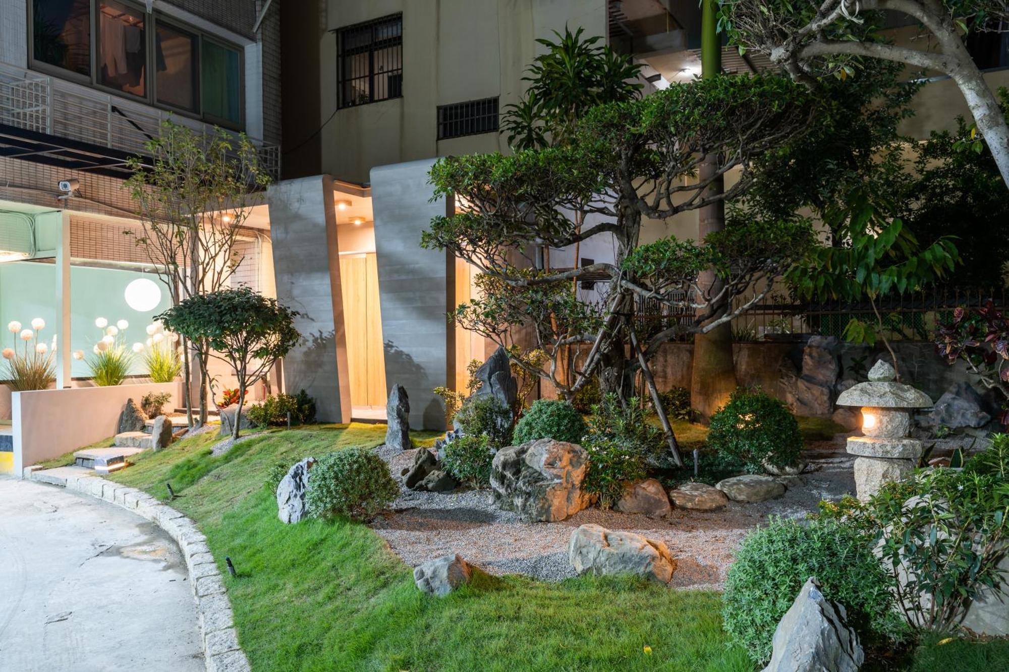Etung Hotel Taichung Bagian luar foto