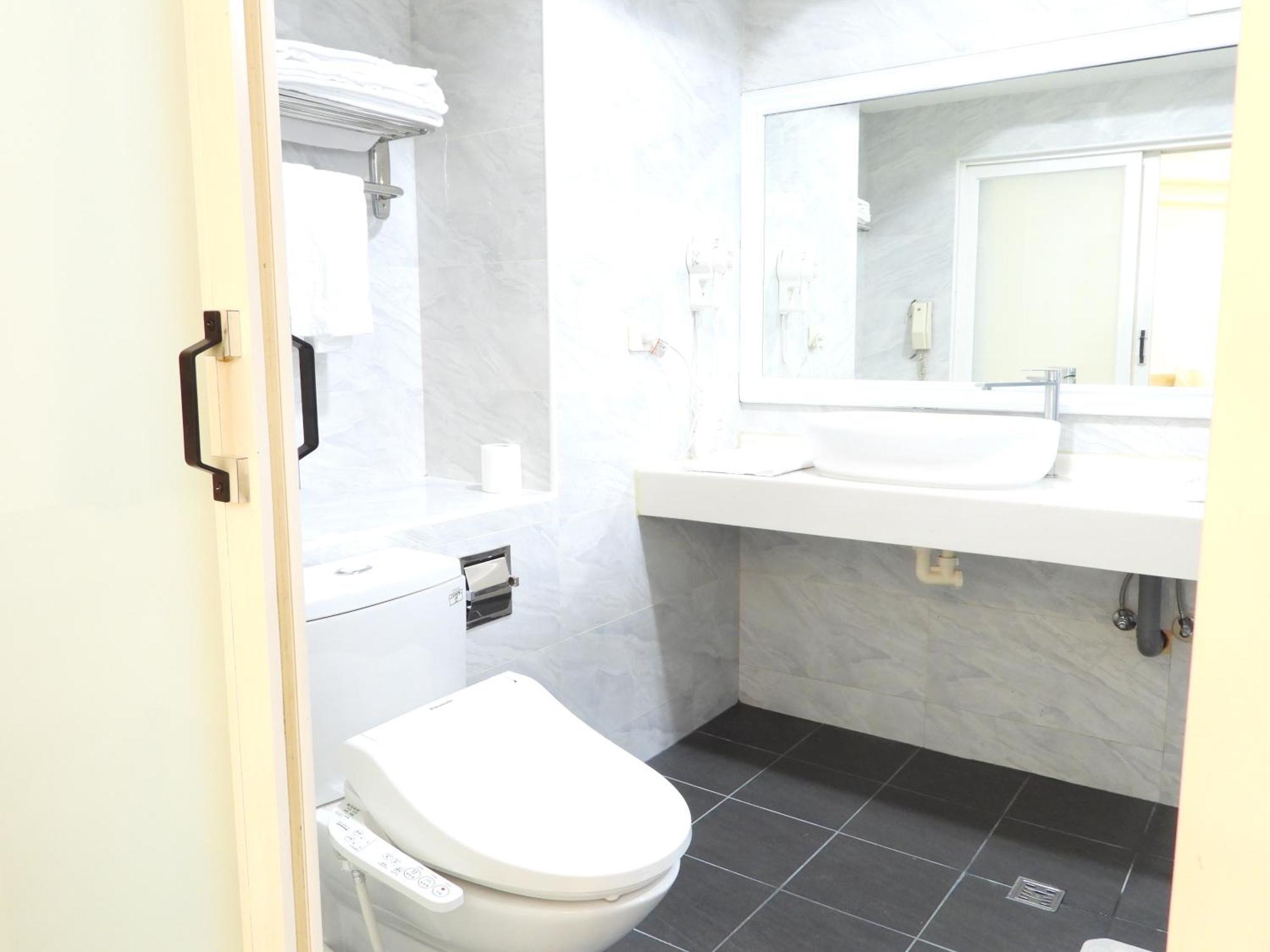 Etung Hotel Taichung Bagian luar foto