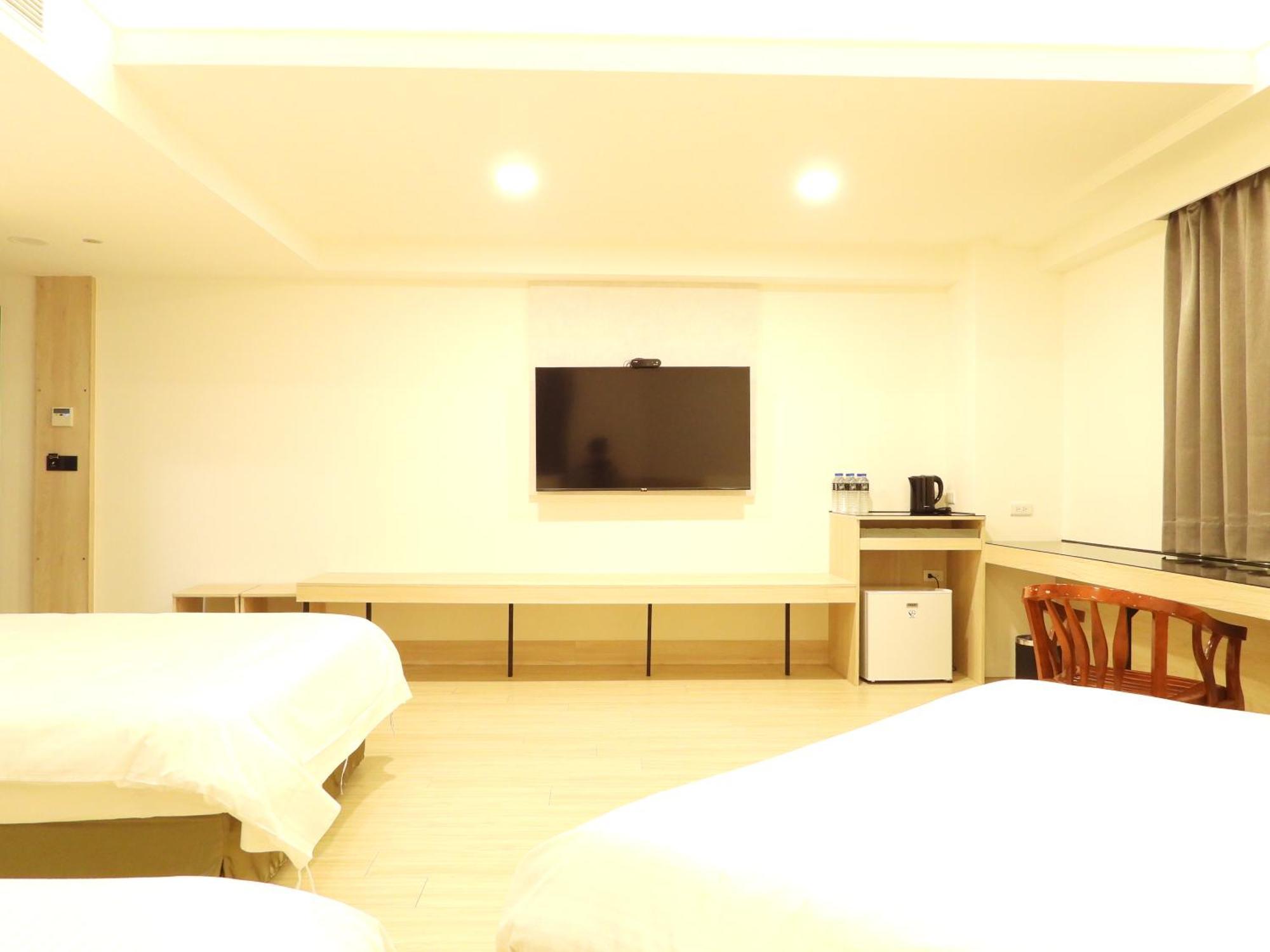Etung Hotel Taichung Bagian luar foto