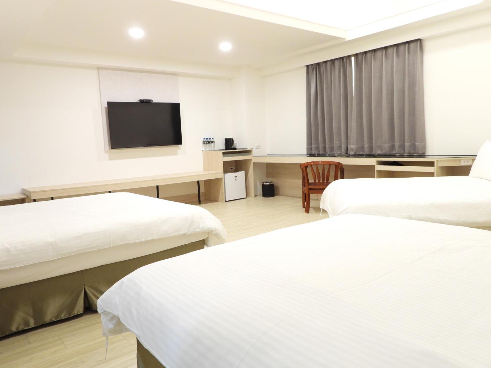 Etung Hotel Taichung Bagian luar foto