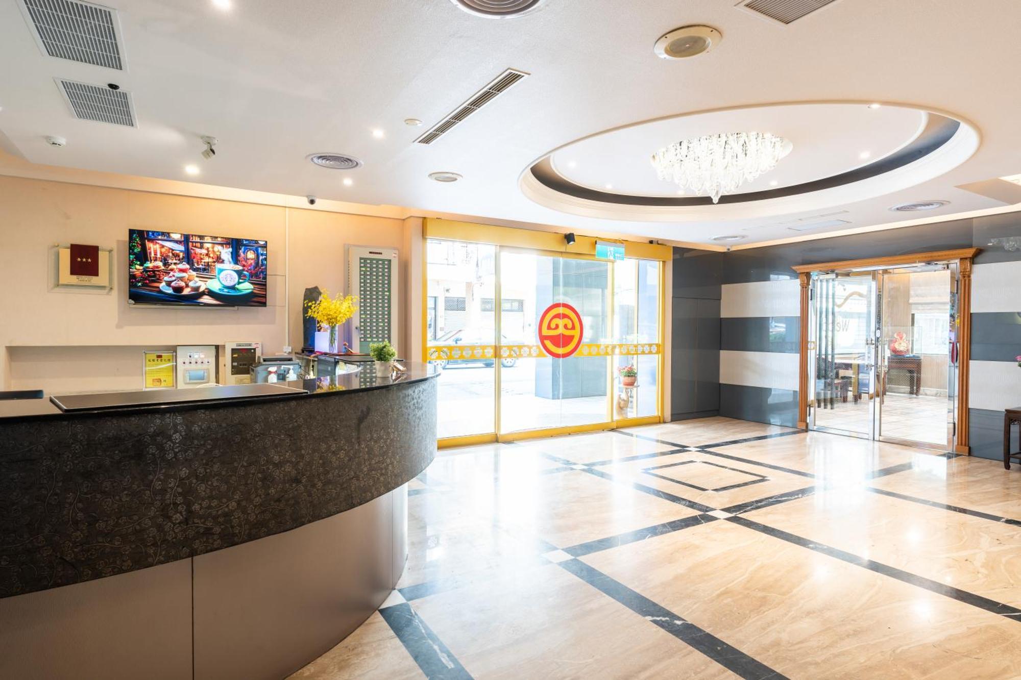 Etung Hotel Taichung Bagian luar foto