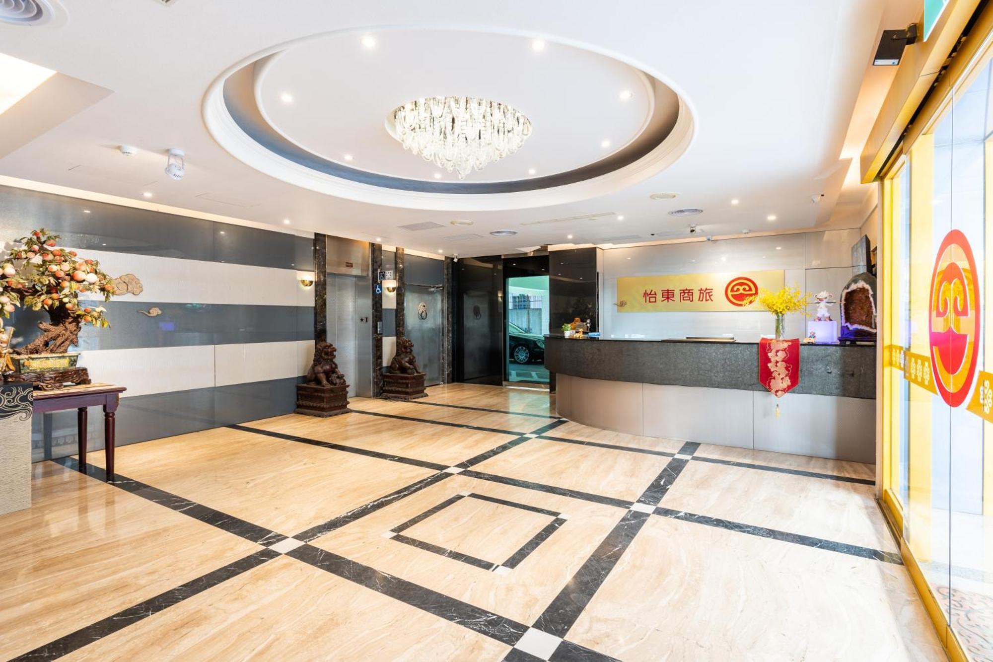 Etung Hotel Taichung Bagian luar foto
