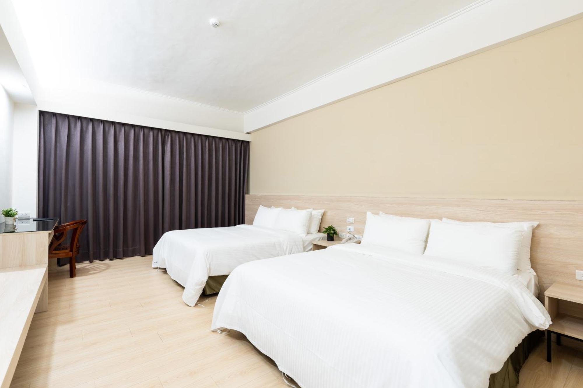 Etung Hotel Taichung Bagian luar foto
