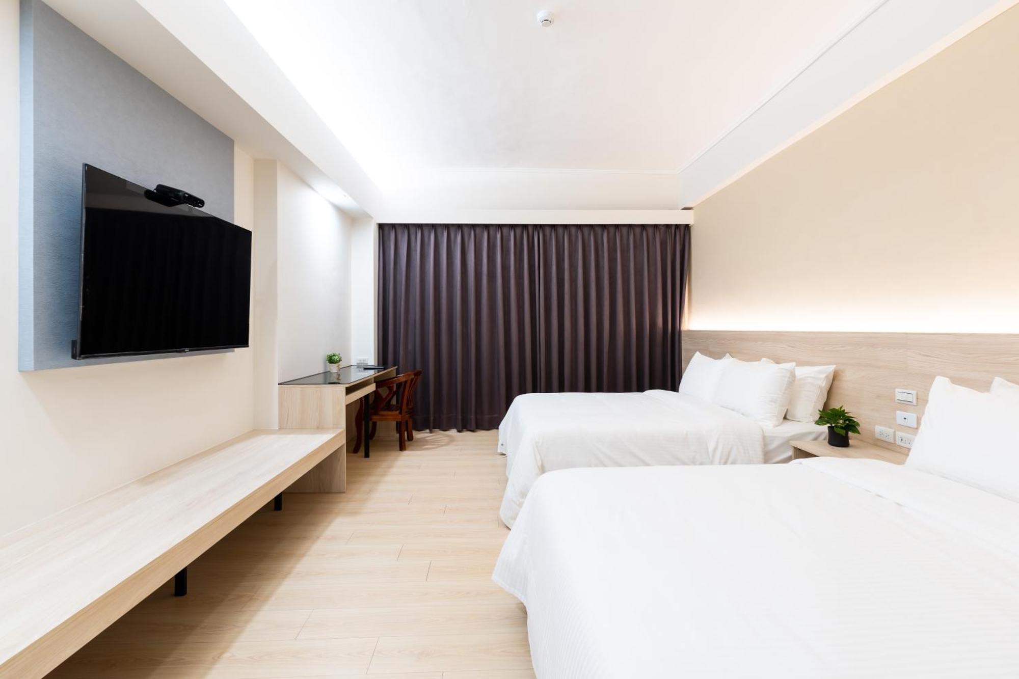 Etung Hotel Taichung Bagian luar foto