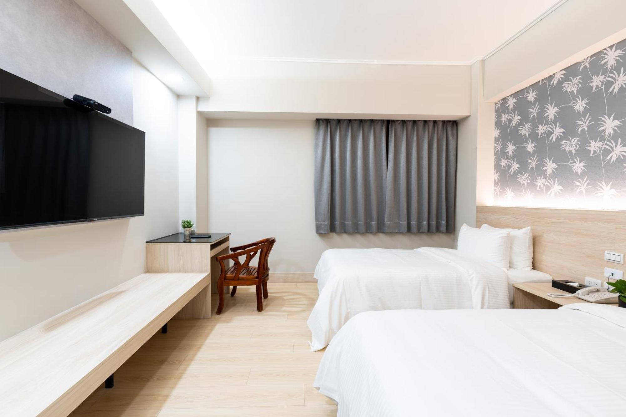 Etung Hotel Taichung Bagian luar foto