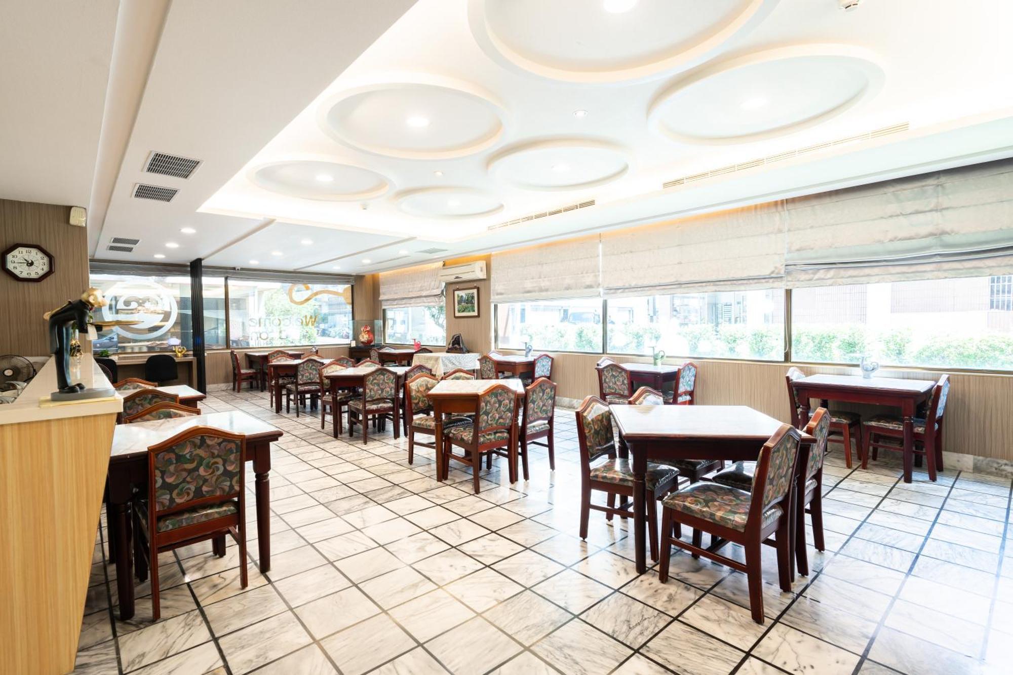 Etung Hotel Taichung Bagian luar foto