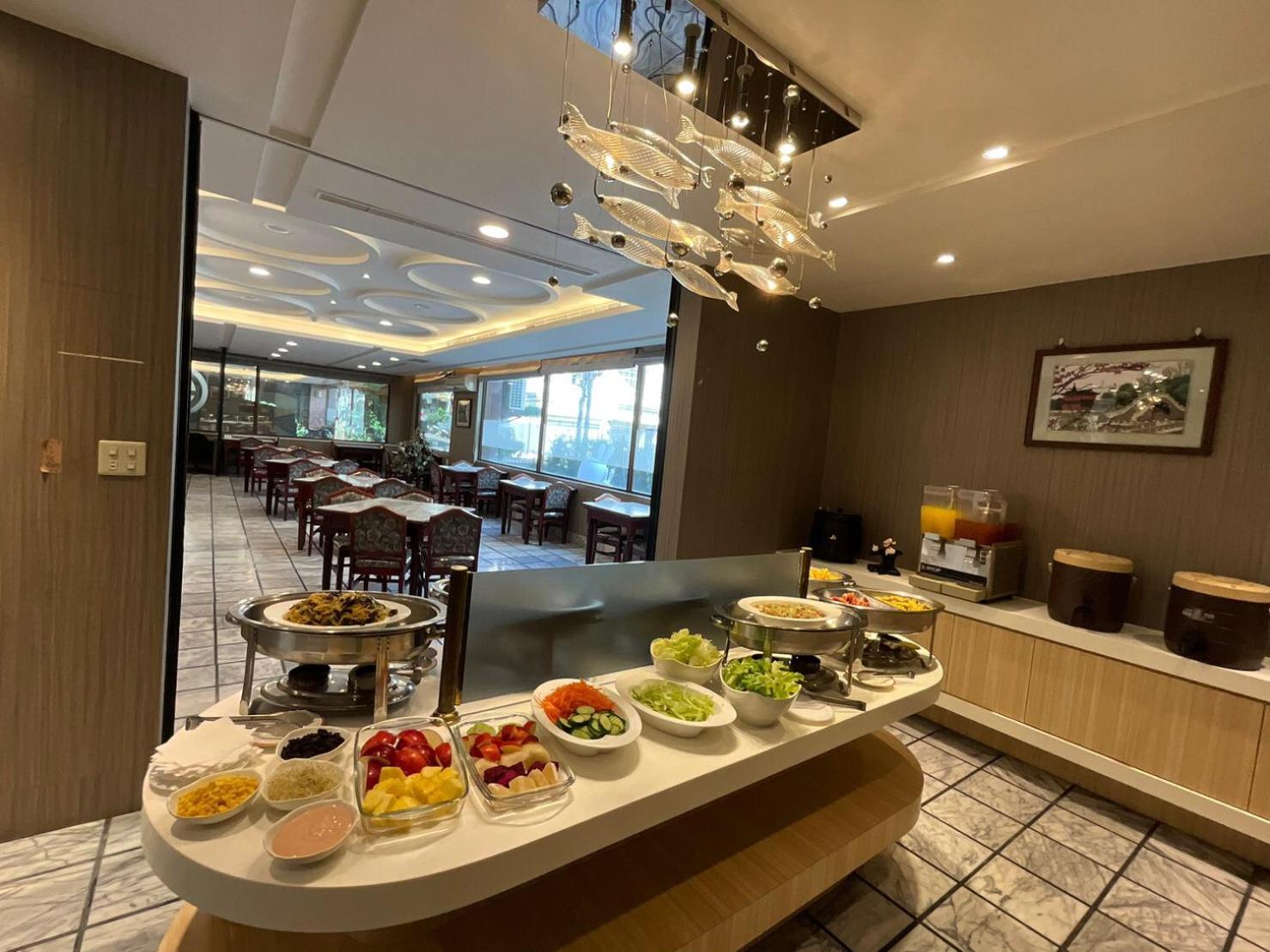 Etung Hotel Taichung Bagian luar foto