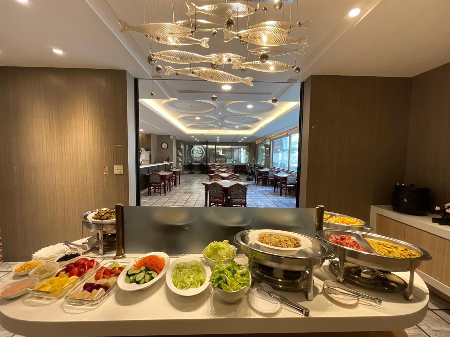 Etung Hotel Taichung Bagian luar foto