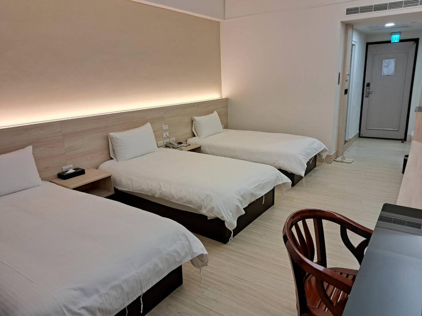 Etung Hotel Taichung Bagian luar foto
