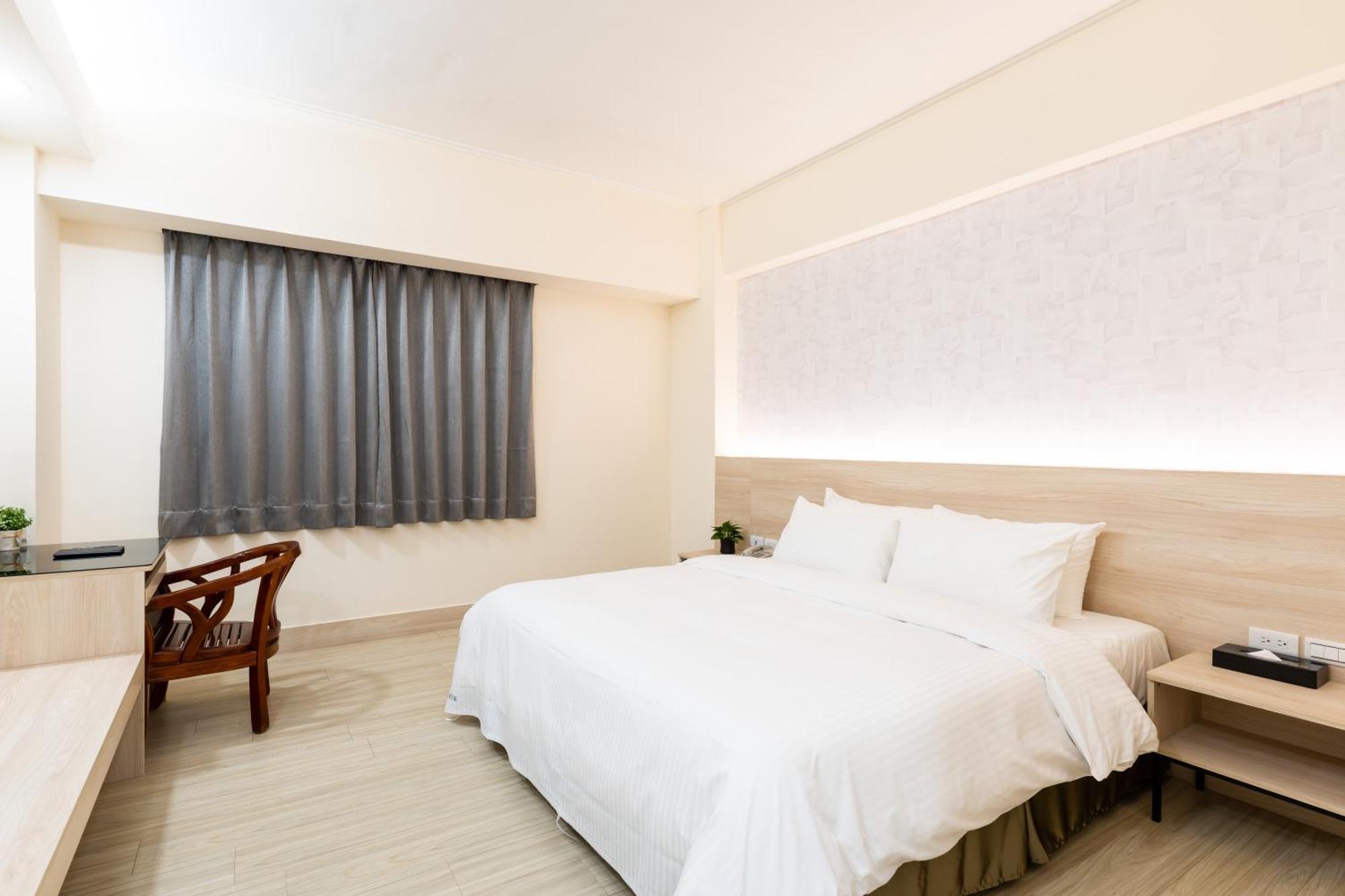 Etung Hotel Taichung Bagian luar foto