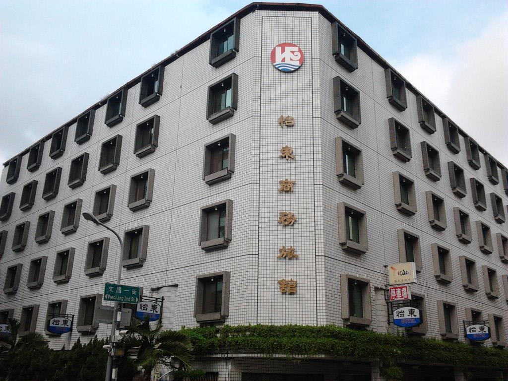 Etung Hotel Taichung Bagian luar foto